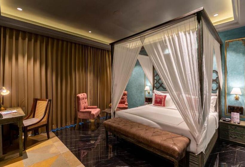 Suite Letto King, Historia Royal