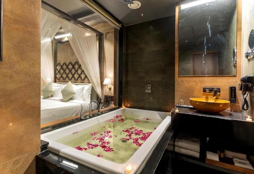 Suite Letto King, Historia Royal