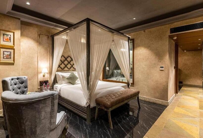 Suite Letto King, Historia Royal