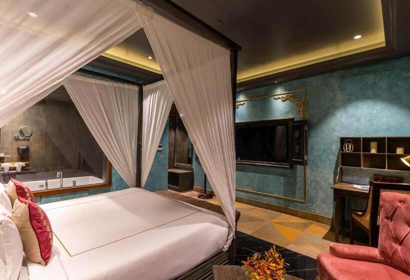 Suite Letto King, Historia Royal