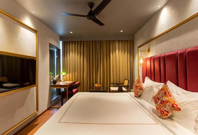 Quarto Deluxe, Historia Royal