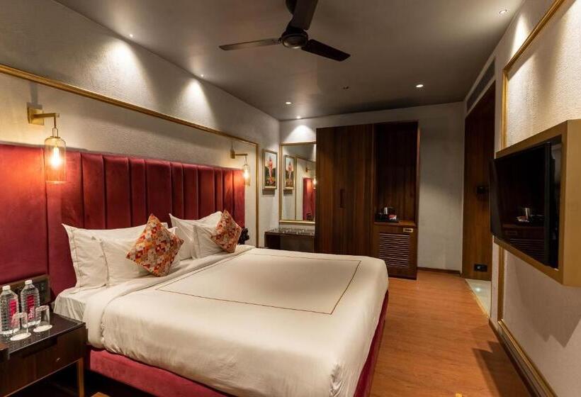 Camera Deluxe, Historia Royal