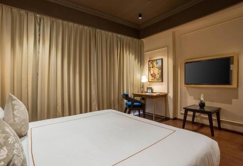 Camera Deluxe, Historia Royal