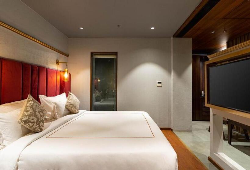 Quarto Estandar Cama King, Historia Royal