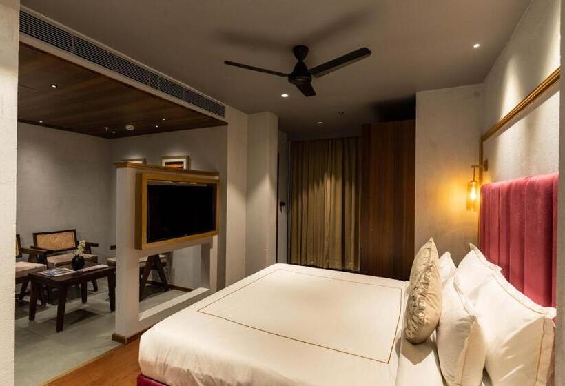 Camera Standard Letto King, Historia Royal