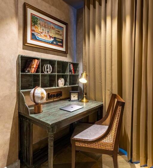 Suite Letto King, Historia Royal