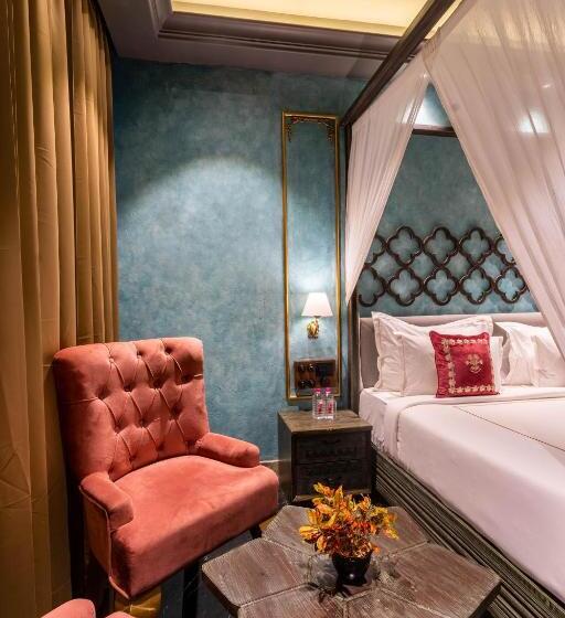 Suite Letto King, Historia Royal