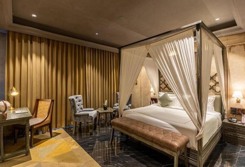 Suite Letto King, Historia Royal