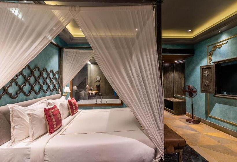 Suite Letto King, Historia Royal