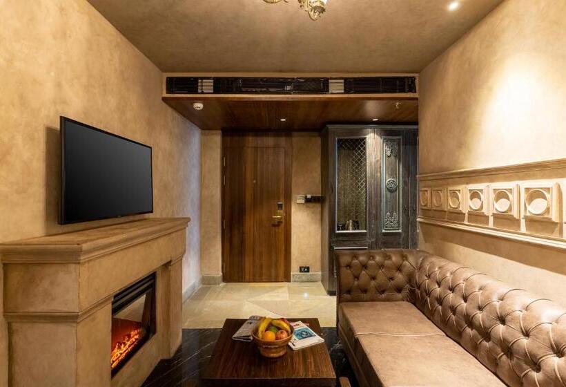 Suite Letto King, Historia Royal