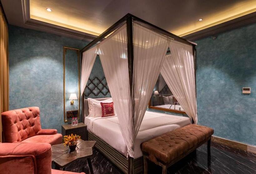 Suite Letto King, Historia Royal