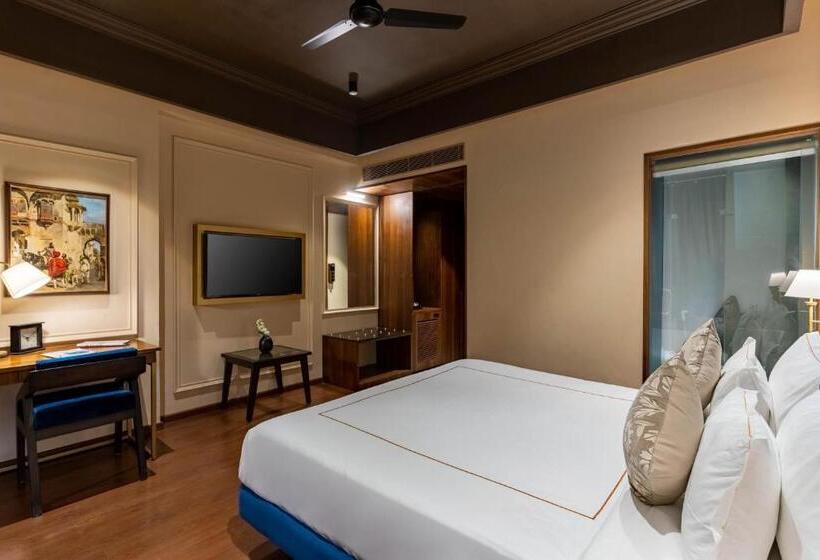 Camera Deluxe, Historia Royal