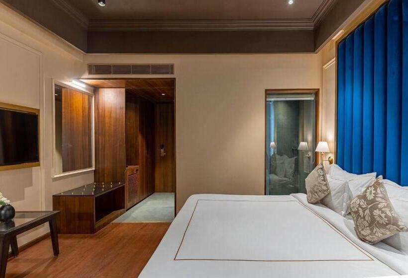 Quarto Deluxe, Historia Royal