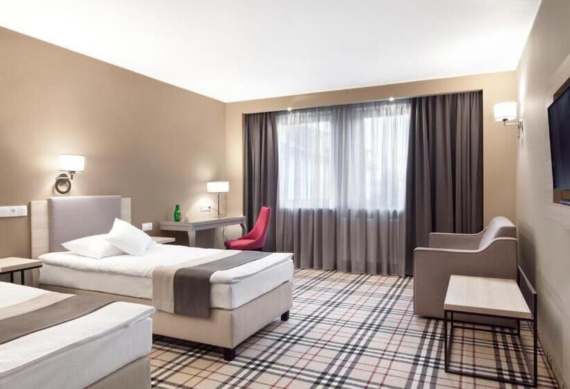 Студия Стандарт, Witkowski Warsaw Airport