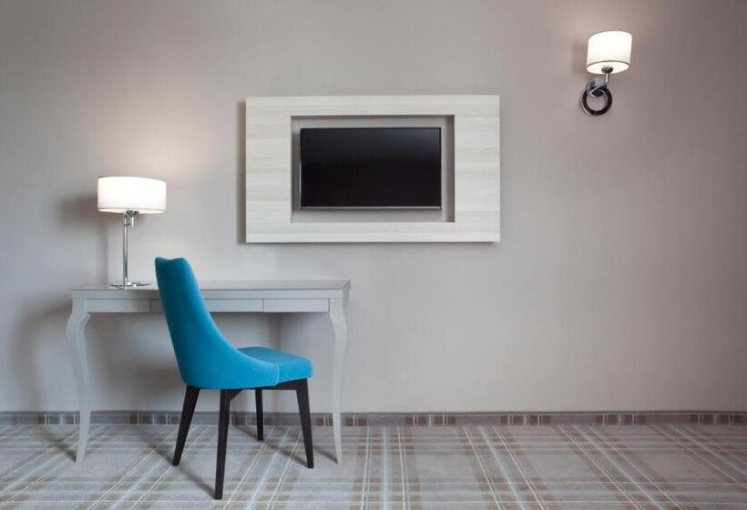 Студия Стандарт, Witkowski Warsaw Airport