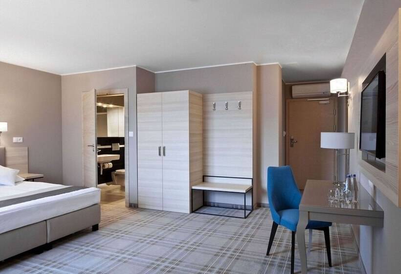 Номер Премиум, Witkowski Warsaw Airport