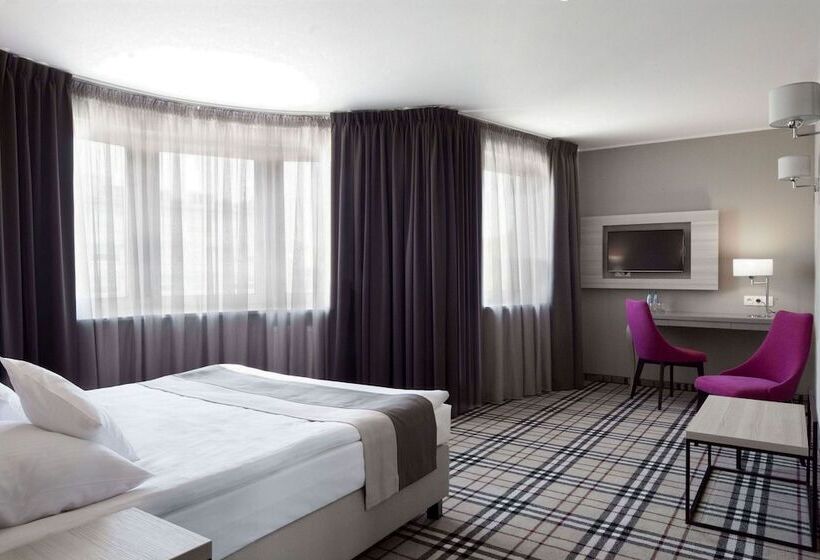 Номер Премиум, Witkowski Warsaw Airport