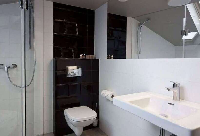 Студия Стандарт, Witkowski Warsaw Airport