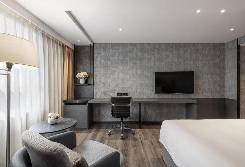 اتاق لوکس, Lakeshore Hotel Metropolis