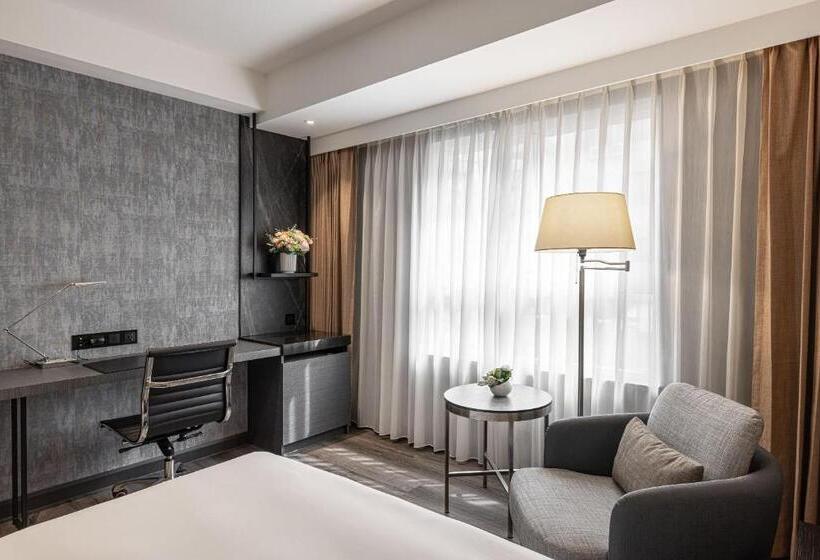 اتاق لوکس, Lakeshore Hotel Metropolis