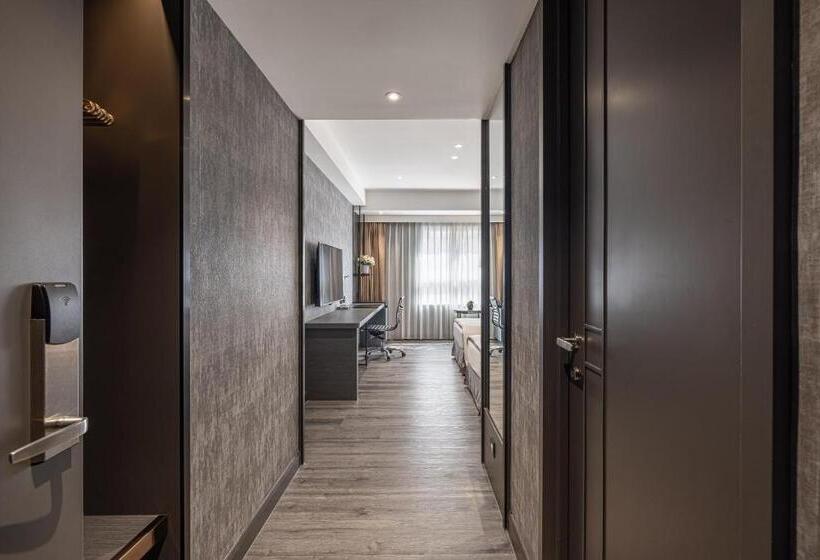 اتاق لوکس, Lakeshore Hotel Metropolis