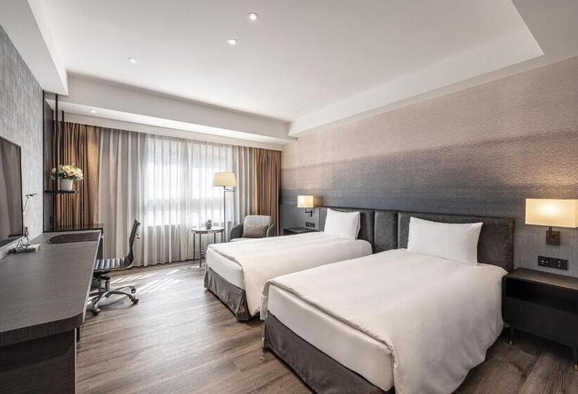 اتاق لوکس, Lakeshore Hotel Metropolis