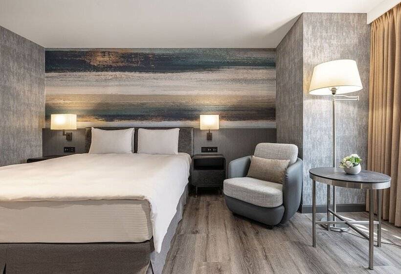 اتاق لوکس, Lakeshore Hotel Metropolis