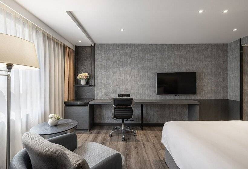 اتاق لوکس, Lakeshore Hotel Metropolis