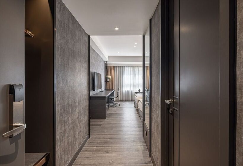 اتاق لوکس, Lakeshore Hotel Metropolis