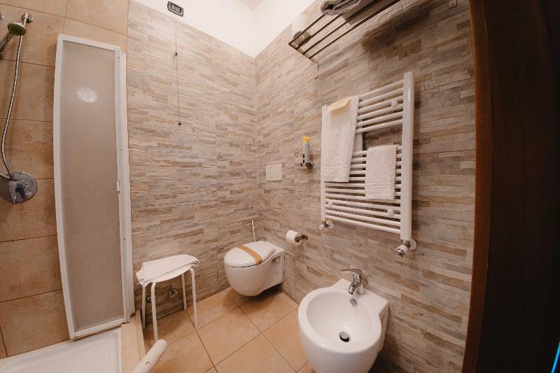 اتاق سوپریور, Lakeshore Hotel Metropolis