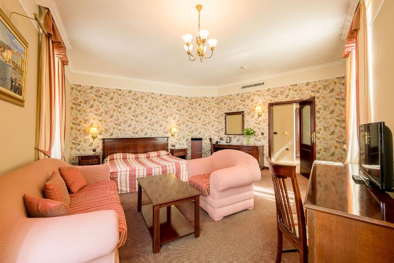 سوییت اجرایی, Lakeshore Hotel Metropolis