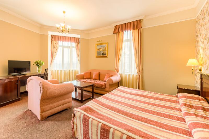 سوییت اجرایی, Lakeshore Hotel Metropolis