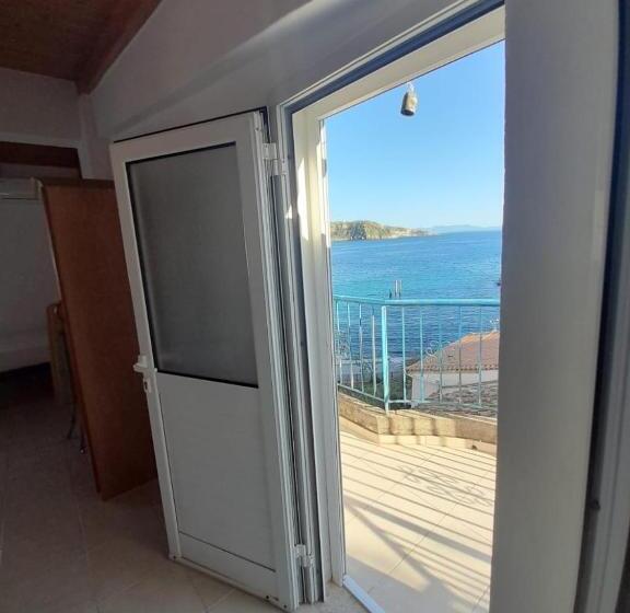 Triple Room Sea View, Peter S Sea House