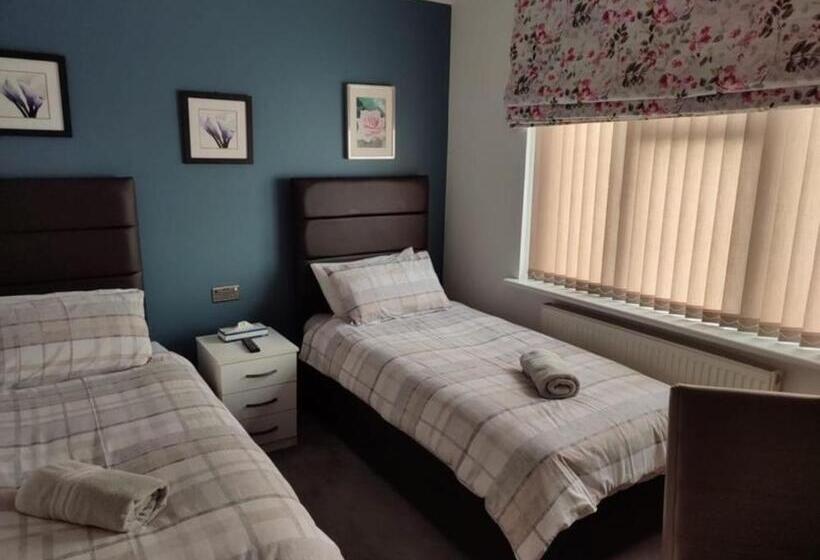 スタンダードルーム, Room In Guest Room   Apple House Wembley Twin Room