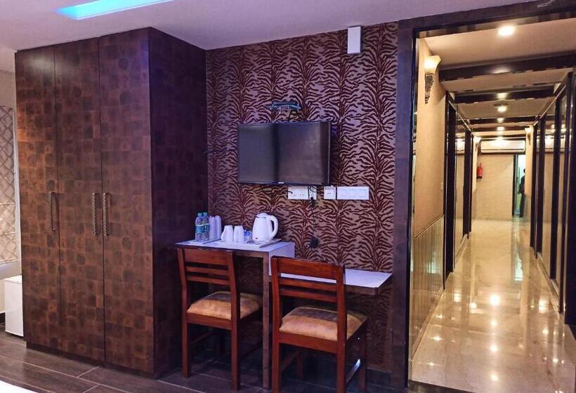 Номер Deluxe, A P Home S   A Boutique