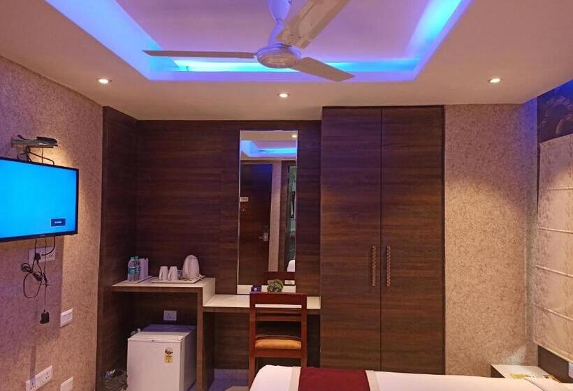 Номер Deluxe, A P Home S   A Boutique