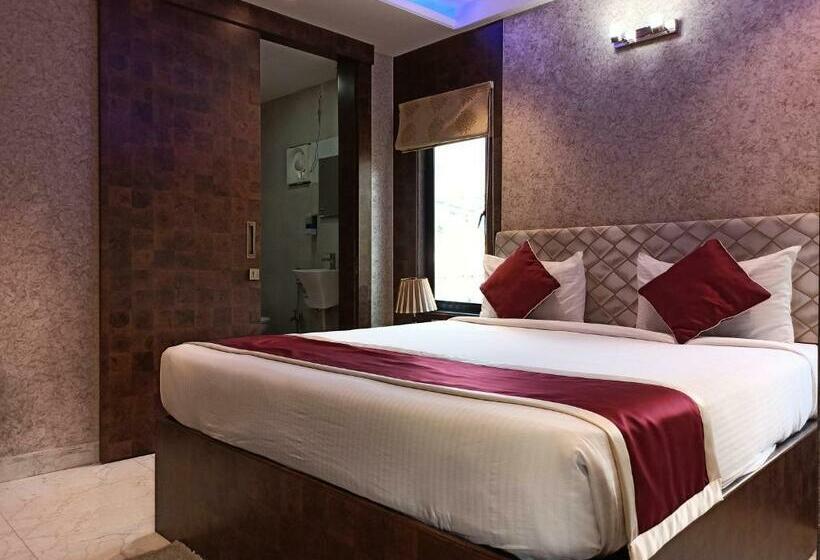 Номер Deluxe, A P Home S   A Boutique