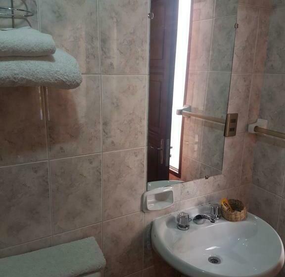 اتاق استاندارد یک نفره, Paola Hostal