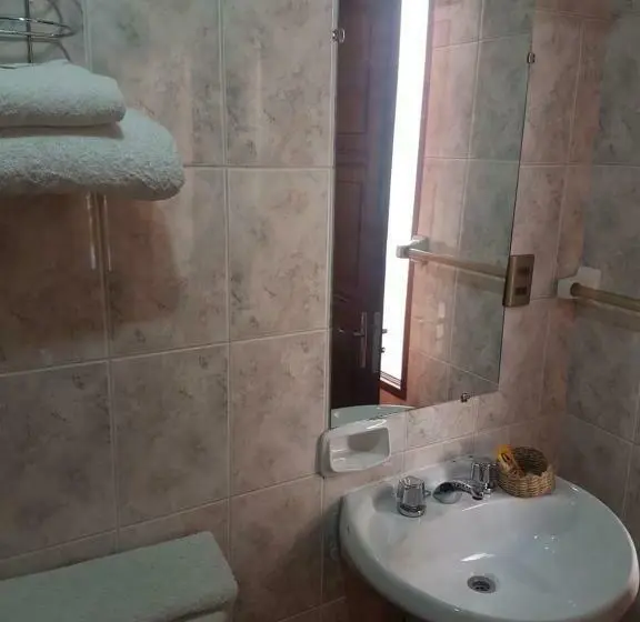 اتاق استاندارد یک نفره, Paola Hostal