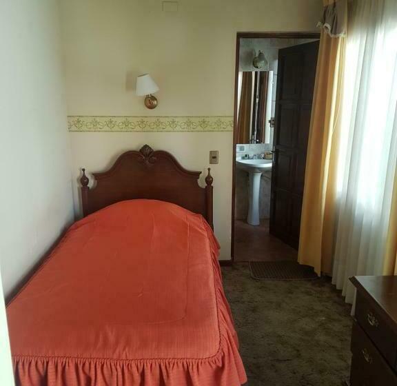 اتاق استاندارد یک نفره, Paola Hostal