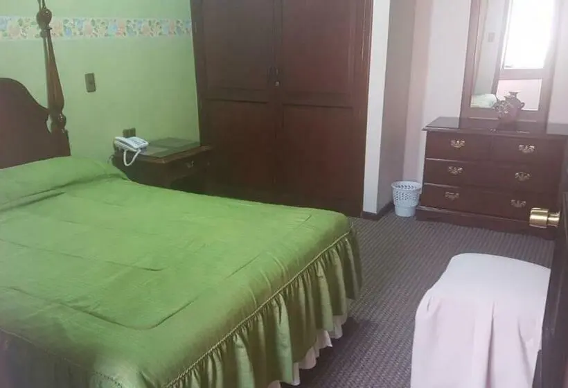 اتاق خانوادگی, Paola Hostal