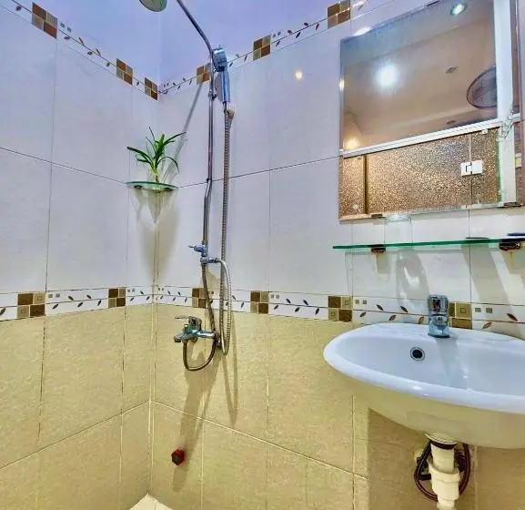 اتاق خانوادگی, Mes Hotel   Ngay Bến Ninh Kiều