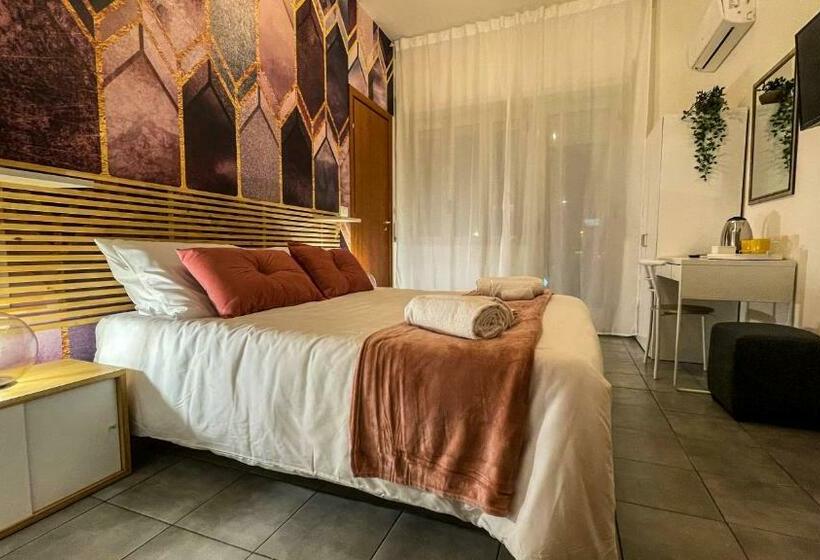 اتاق استاندارد, Cinquestanze