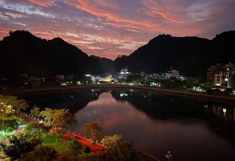 اتاق استاندارد سه نفره, Bao Phuc