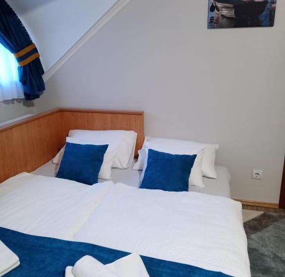 エコノミー４人部屋, Ferenc Vendégház