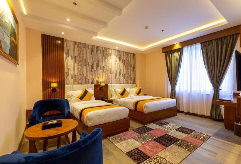 اتاق اجرایی سه نفره, Dream International