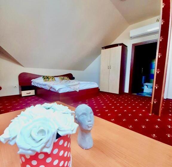 اتاق استاندارد سه نفره, Vila Miluna