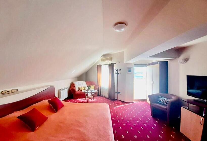 اتاق استاندارد سه نفره, Vila Miluna