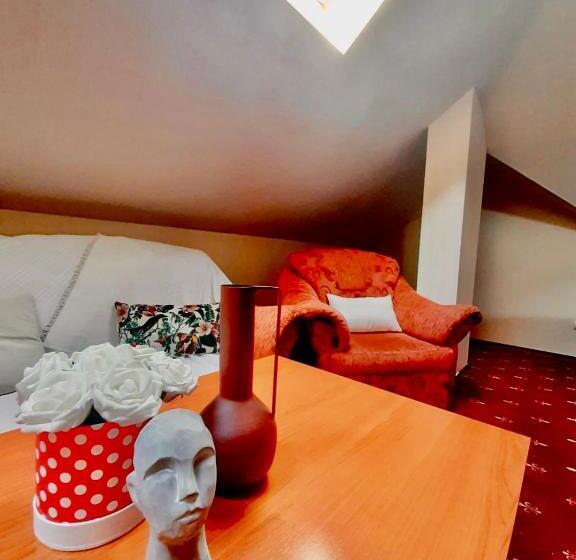 اتاق خانوادگی, Vila Miluna