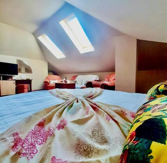 اتاق خانوادگی, Vila Miluna